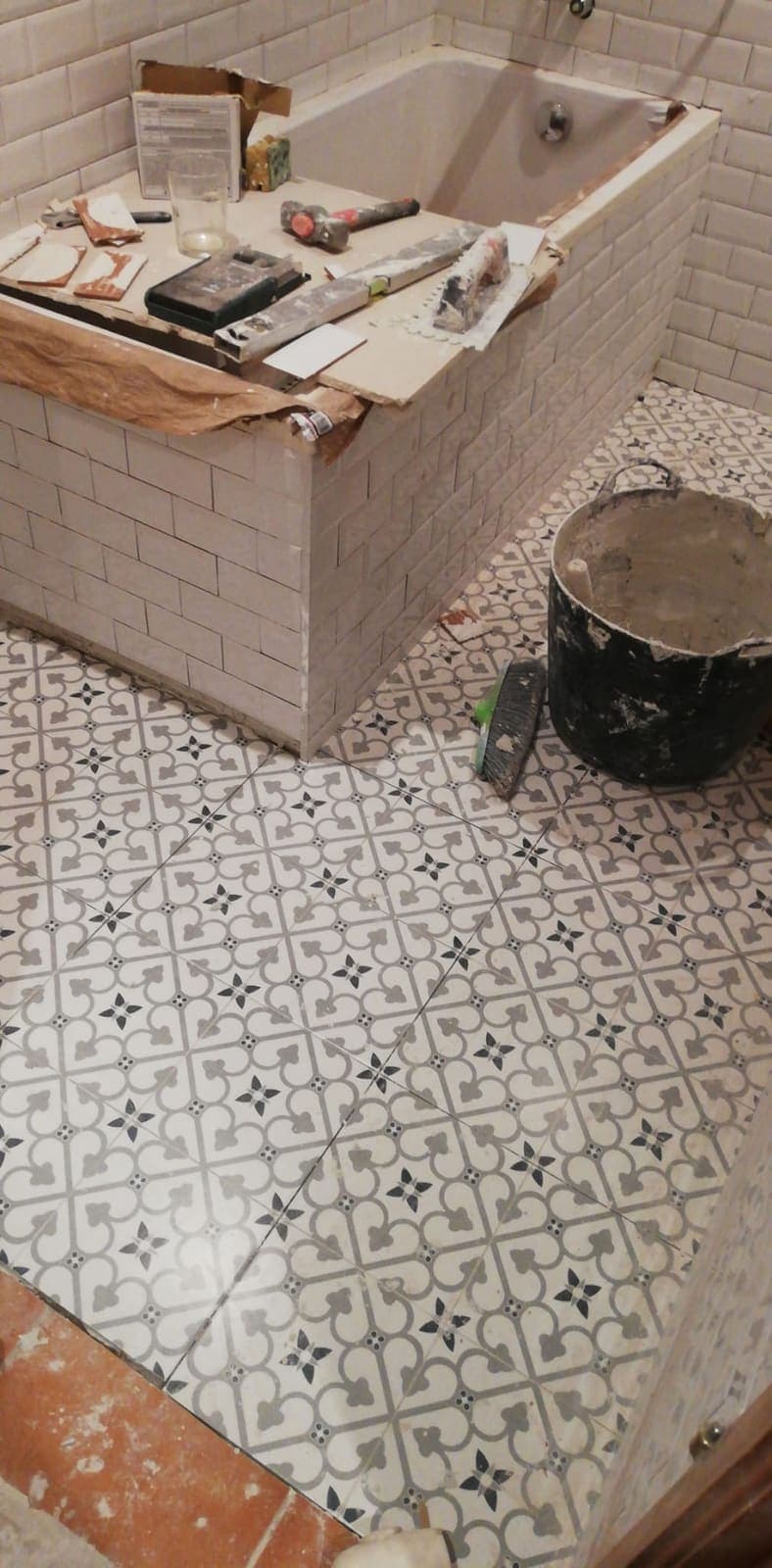 Reforma de baño con bañera en Jávea, durante la obra