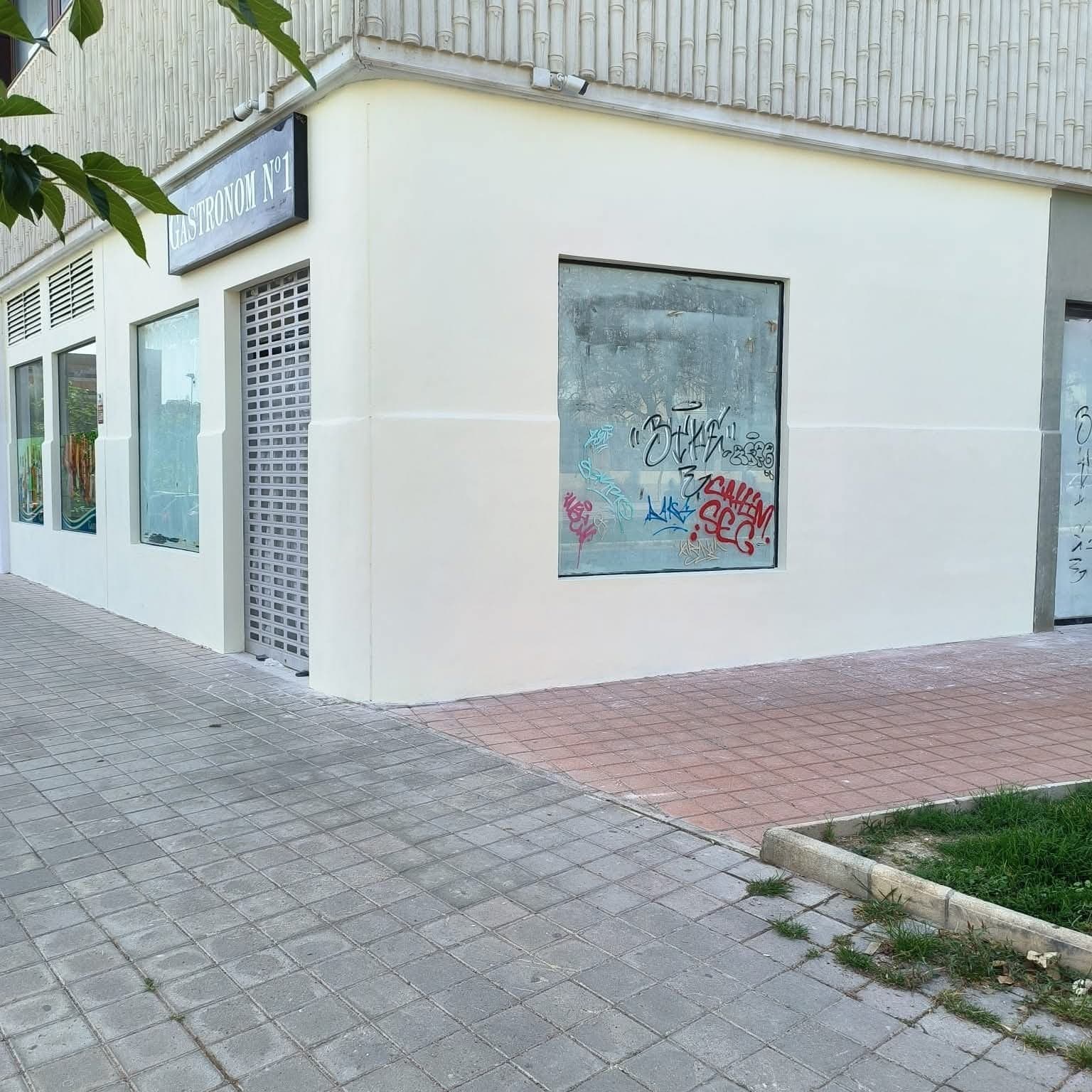 Reforma integral de local comercial de 200 m² en Dénia, después